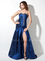 A-Line/Princess Sweetheart Court Train Taffeta Prom Dress With Ruffle Beading (018002492)